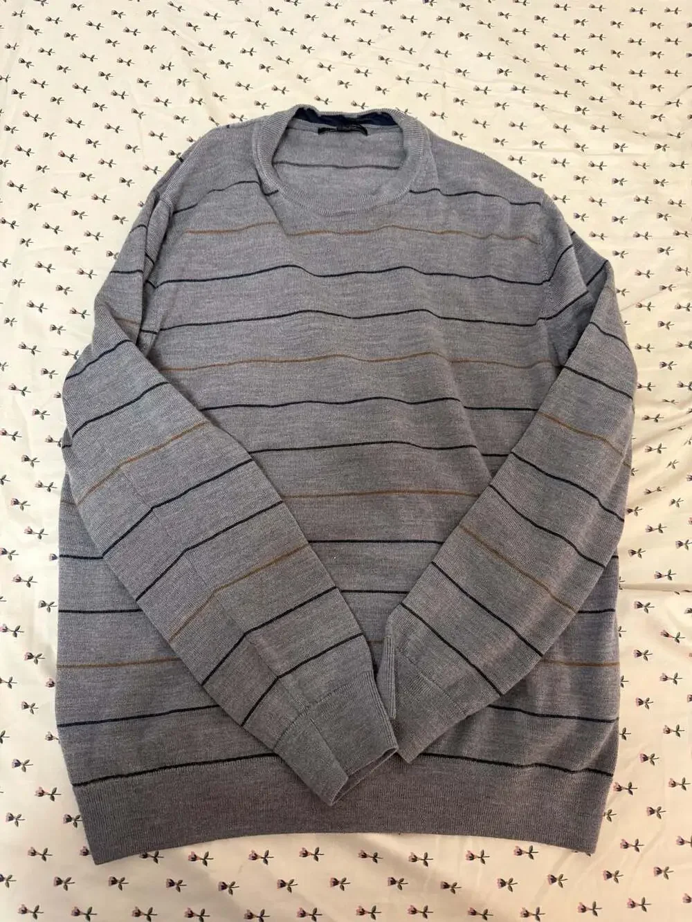 Banana Republic XL Gray Striped 100% Merino Wool Crew Neck Sweater